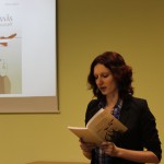 Grāmatas prezentācija 2014. gada 16. janvārī Daugavpils Universitātē. Fragmentus no grāmatas lasa vēstures programmas studente Jolante Šmukste. Foto L.Some 