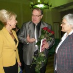 Trīs novadnieku tikšanās: Daugavpils pilsētas domes priekšsēdētāja Žanna Kulakova, DU rektors Arvīds Barševskis, LU profesore Lidija Leikuma.