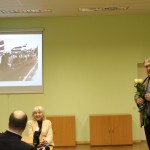 Grāmatas prezentācija 2014. gada 16. janvārī Daugavpils Universitātē. Grāmatas autori sveic DU rektors Arvīds Barševskis. Foto L.Some 