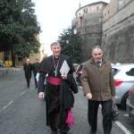 Ceļā uz pasākumu Vatikāna Apustuliskajā bibliotēkā. Metropolīts Zgigņevs Stankevičs un Vatikāna radio darbinieks Jānis Evertovskis
